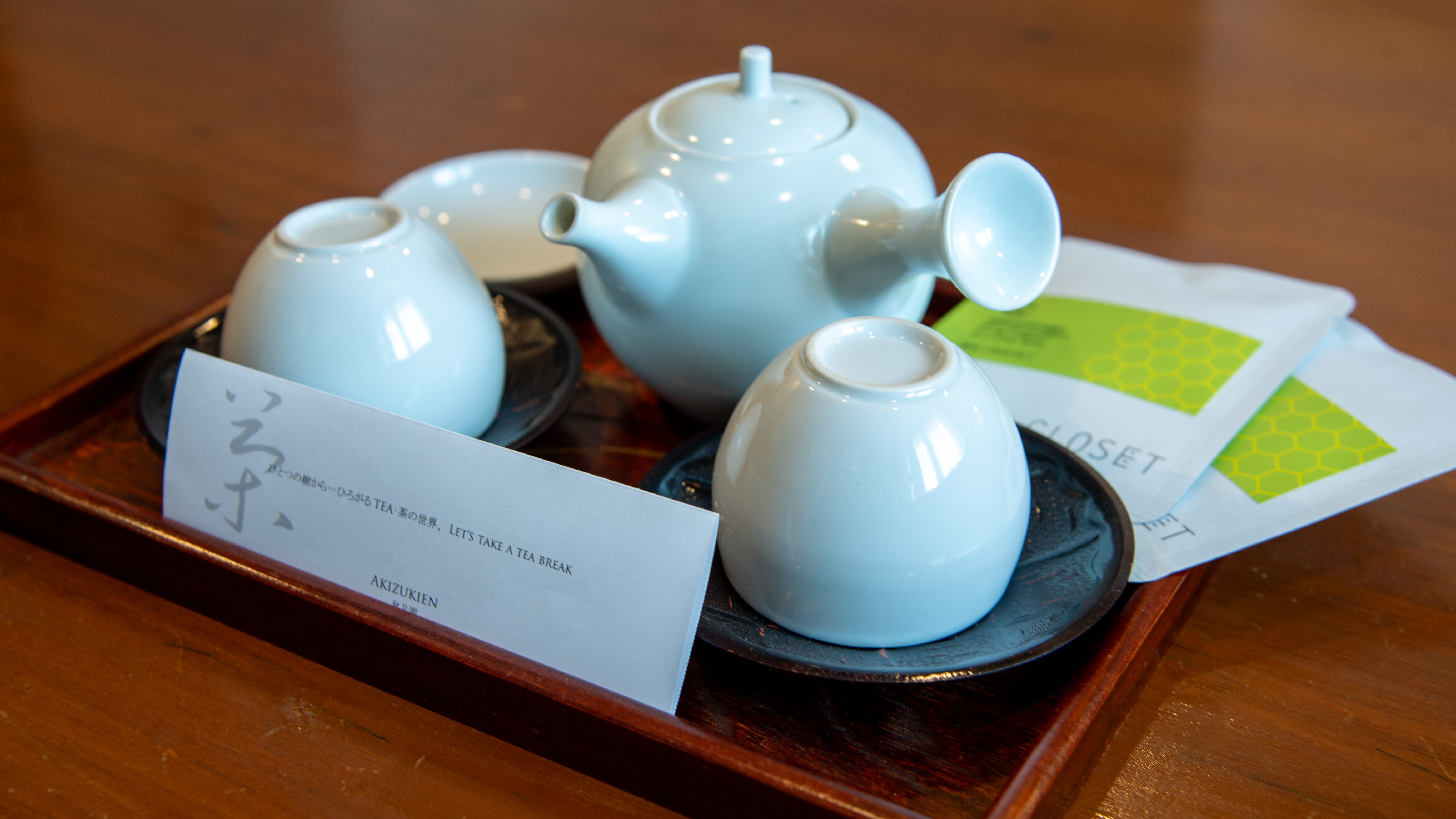 客室やラウンジのお茶は秋月園さんから