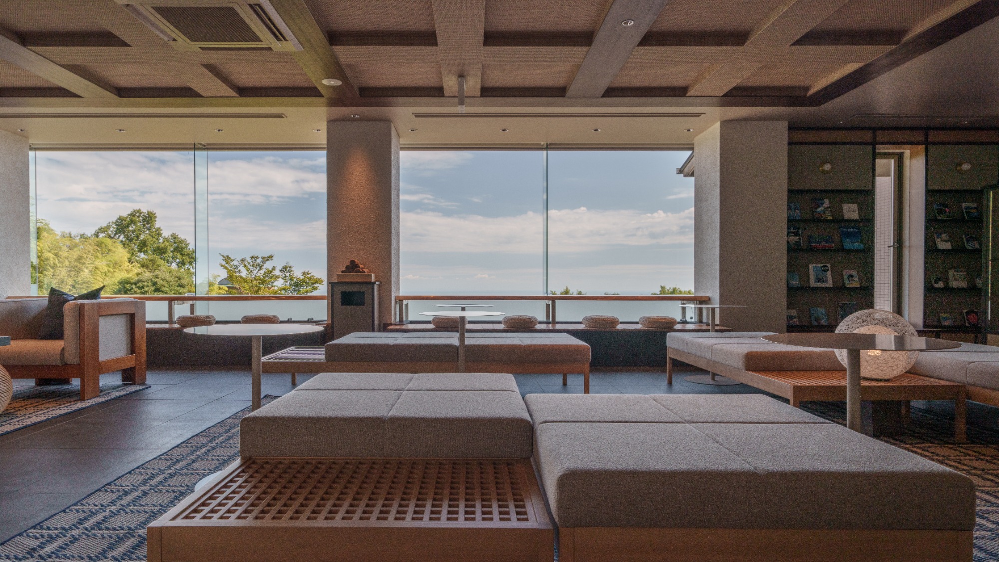 ロビーラウンジ