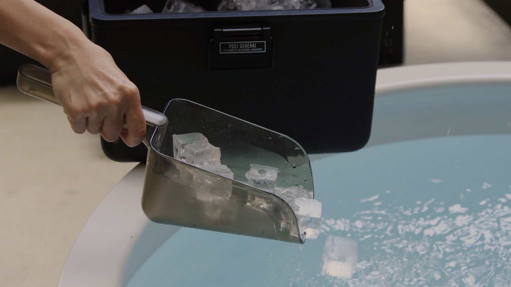 サウナ・露天風呂付客室 | 氷を入れてお好みの水風呂の温度に