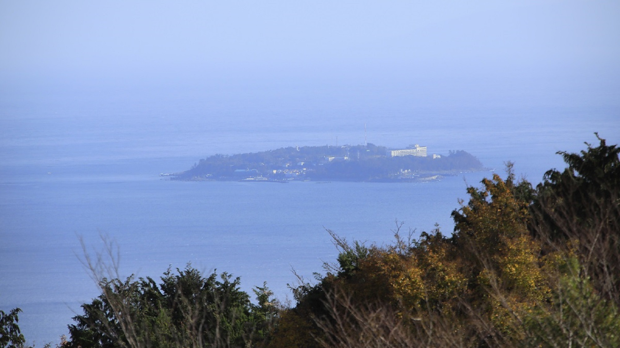 【当館からの眺望】グランピングガーデンからも初島が望めます