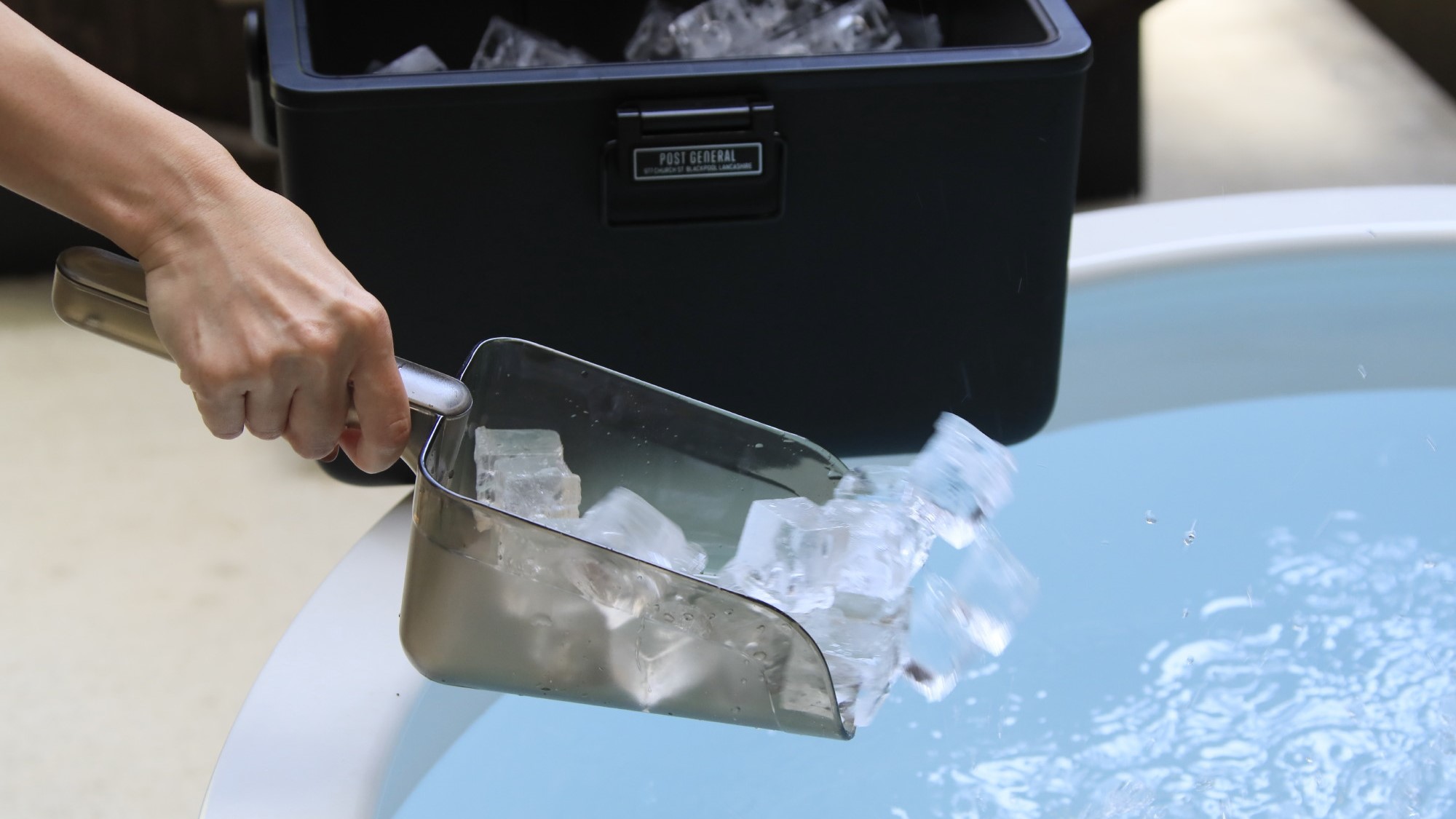 【スイート共通】水風呂用の氷＆クーラーボックス