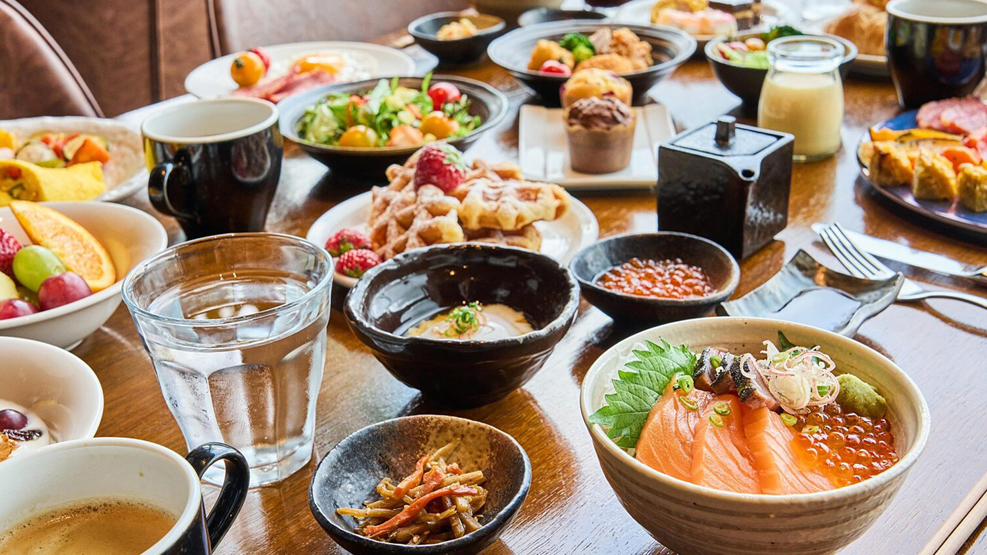 【朝食】ヘルシーでバラエティに富んだ和洋のメニューを揃えております