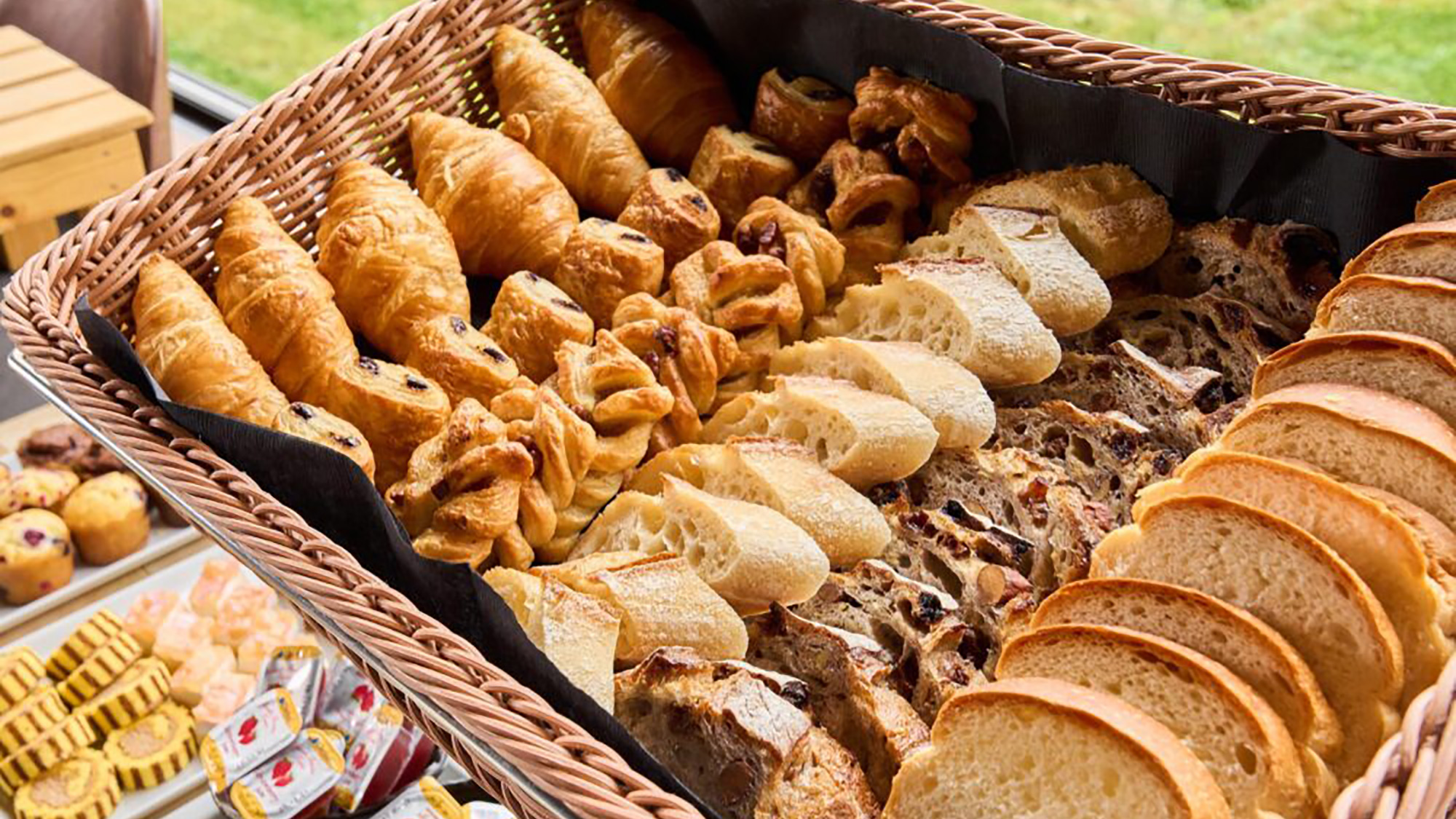 【朝食】日替わりで楽しめる種類豊富なパン