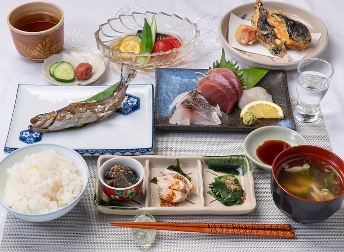 【ある日の夕食】食材はもちろん、水や調味料にもこだわった、無添加・手づくりの和食コース。