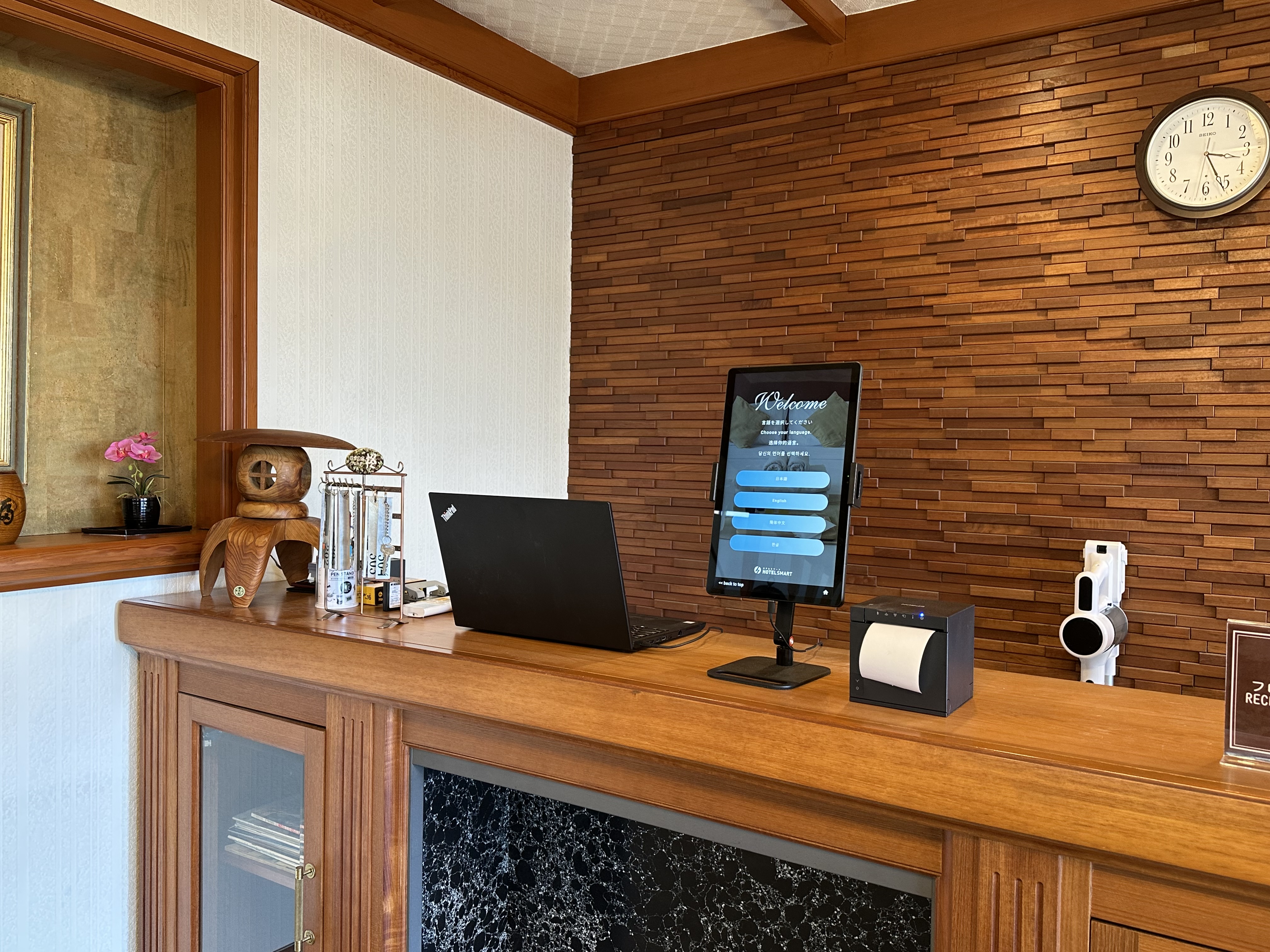 チェックインカウンター