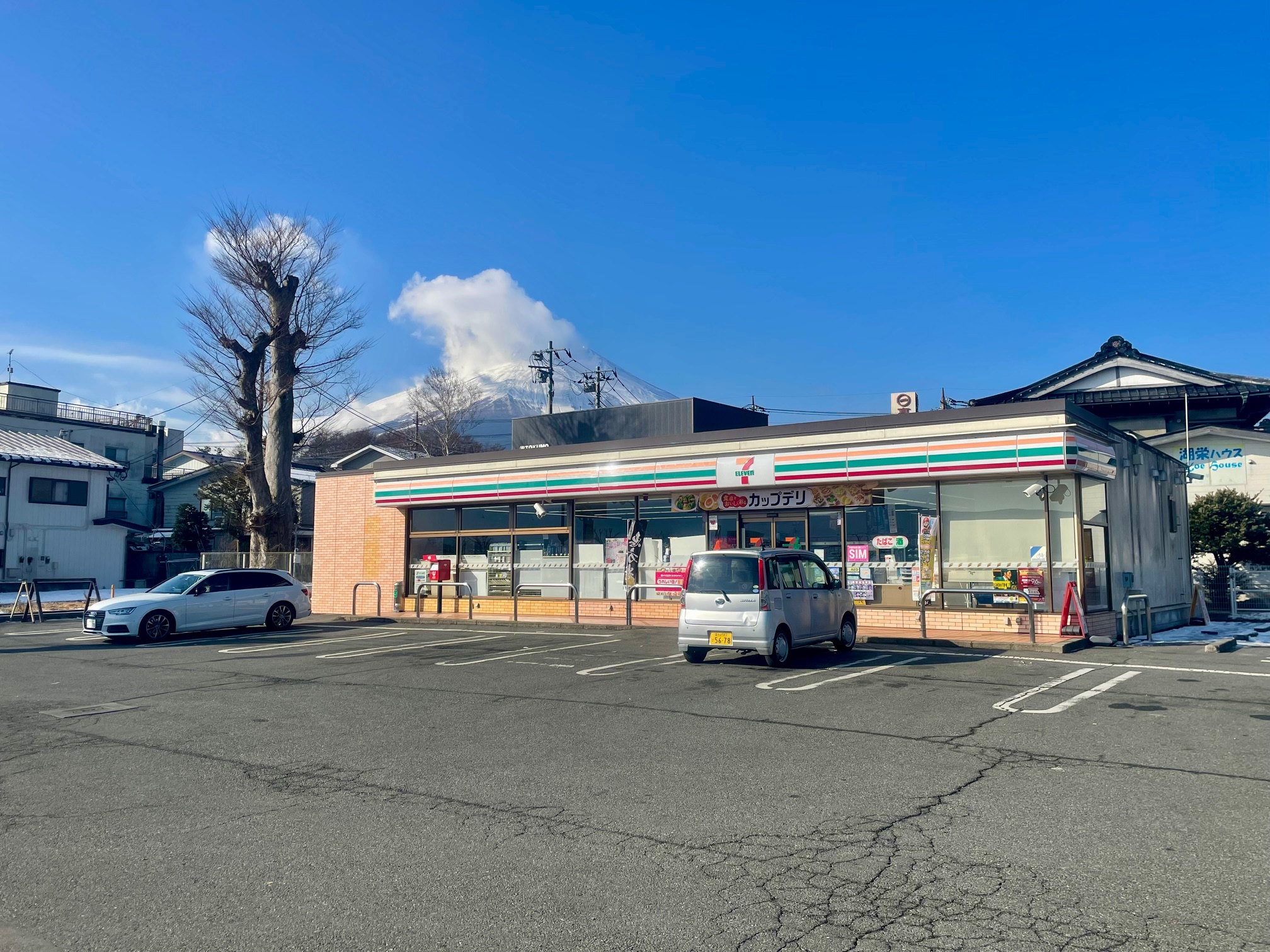 近所にセブンイレブンもございます