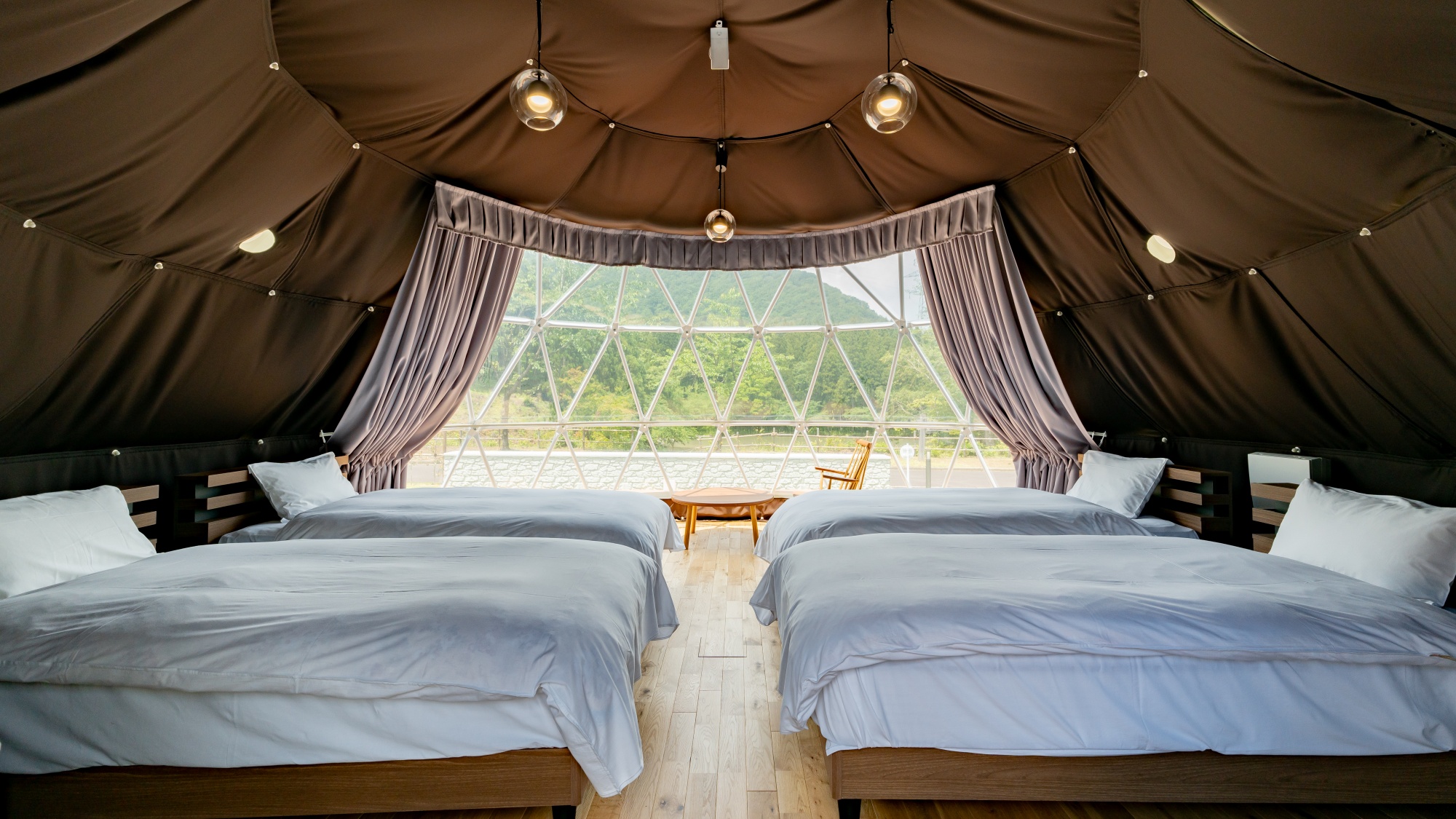 *【グランピング】ベッド4台を配した4人用グランピング