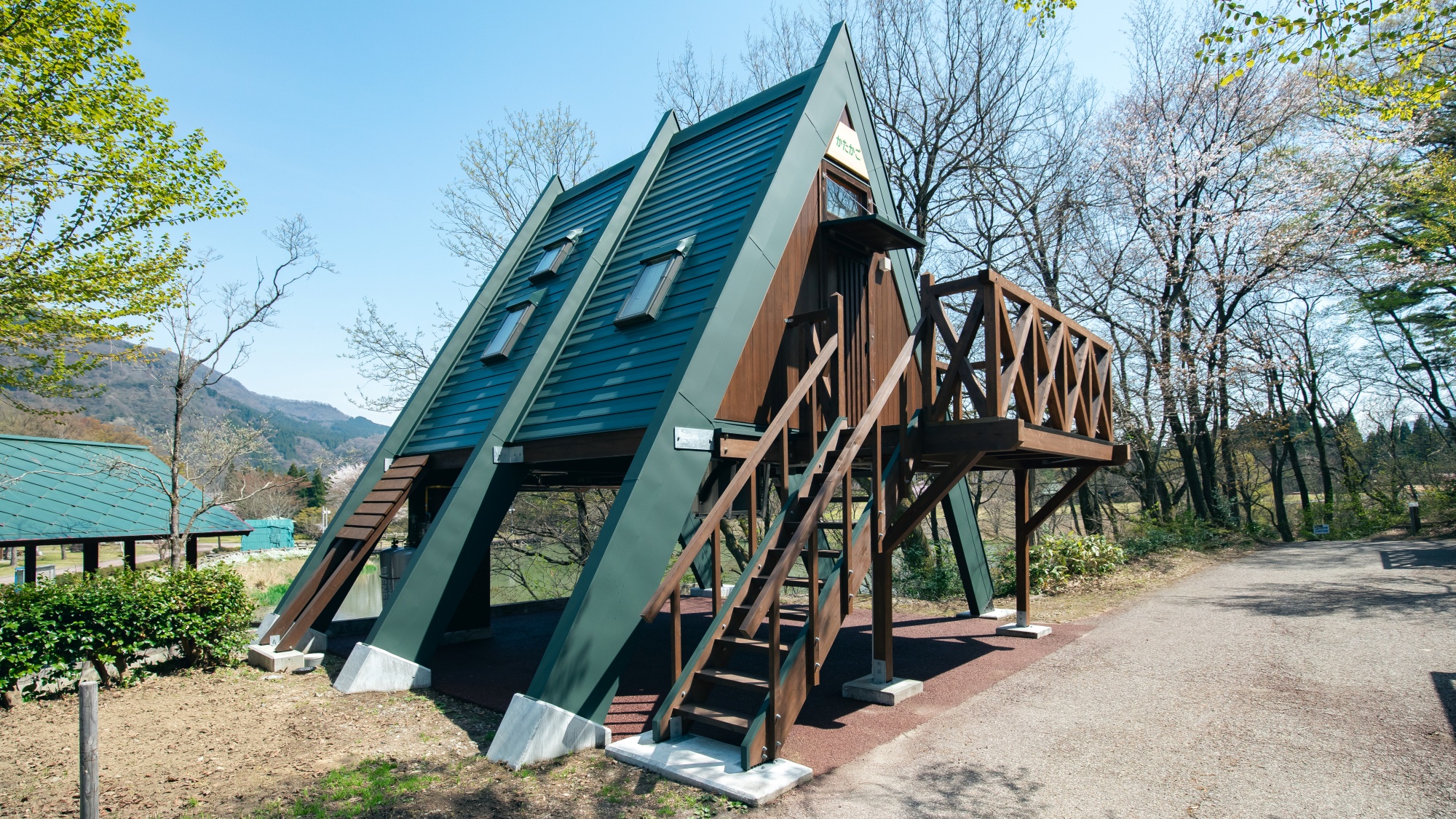 *【コテージ】コテージ床下部分は専用駐車場（1台分）です