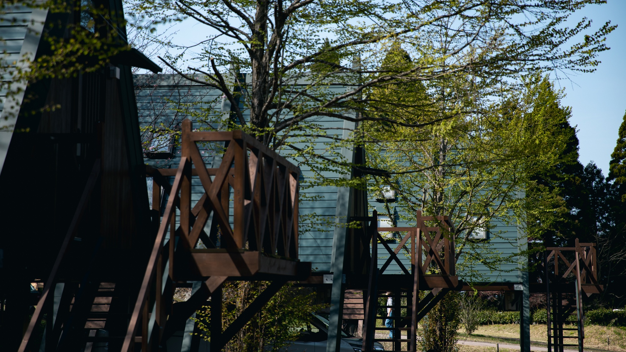 *【コテージ】三角屋根と高床のかわいいコテージ