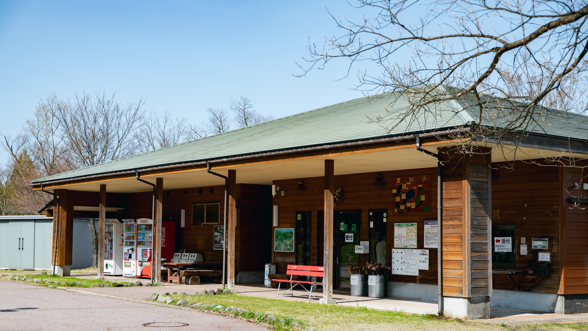 *【管理棟】全ての受付は管理棟にて行います