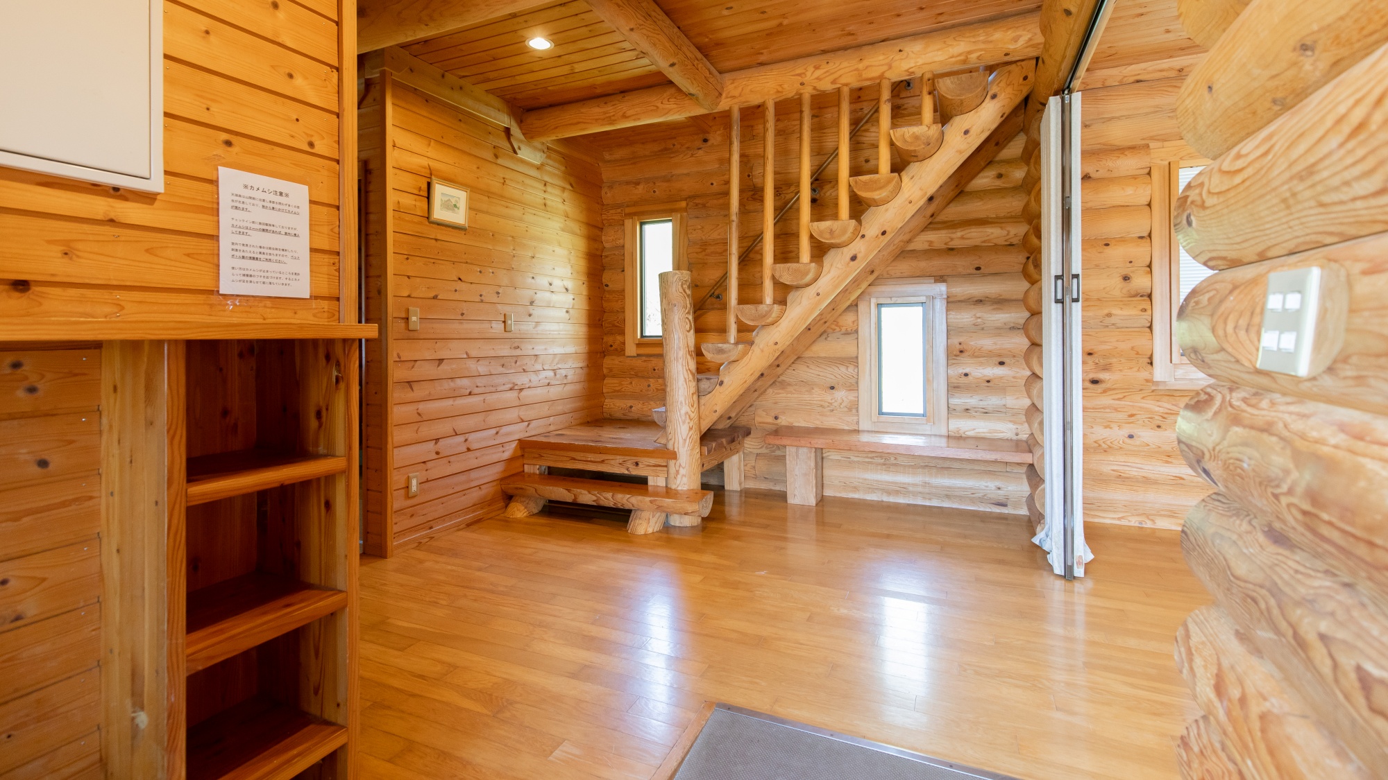 *【ログハウス】仕切りがなく広い室内はグループにピッタリ