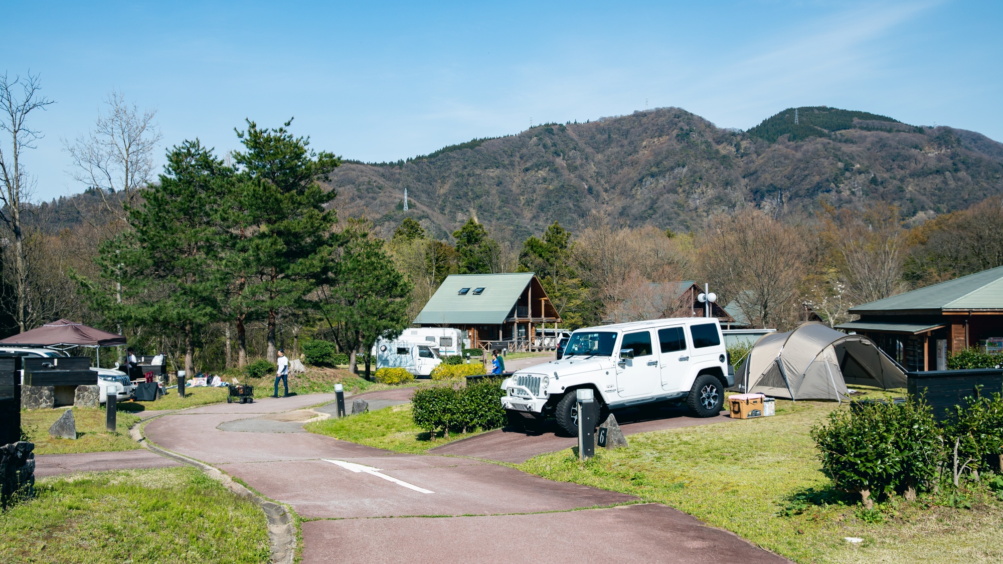 *【オートキャンプサイト】全て10m&times;10m区画。サイト内の駐車スペースは1台のみとなります