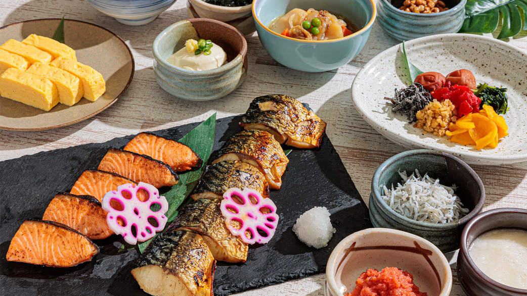 焼き魚や人気の肉じゃがや豚汁、お粥などなど、疲れた体にも優しい和食メニューも充実。