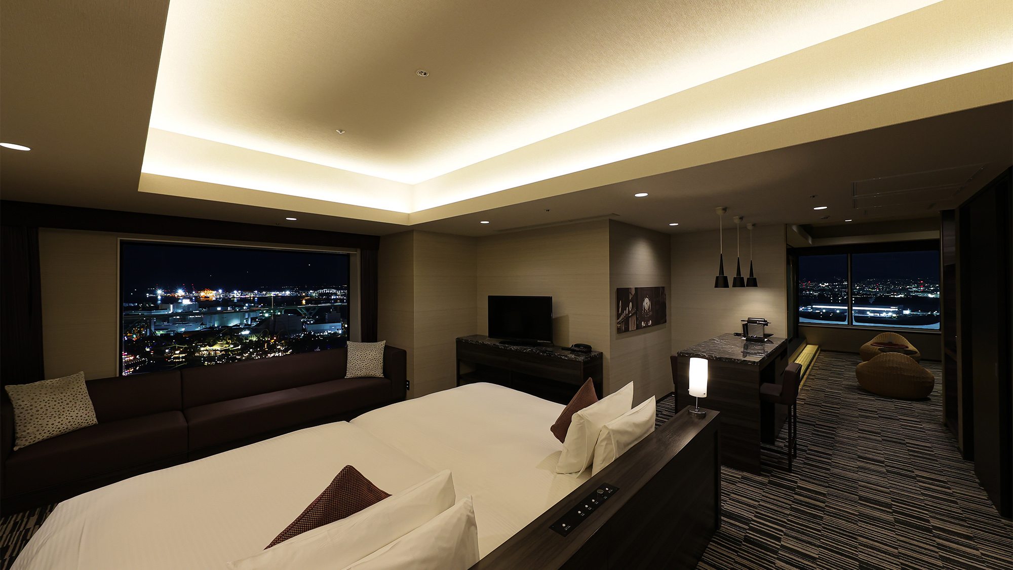 ザパークフロントルーム（長方形プールバス）