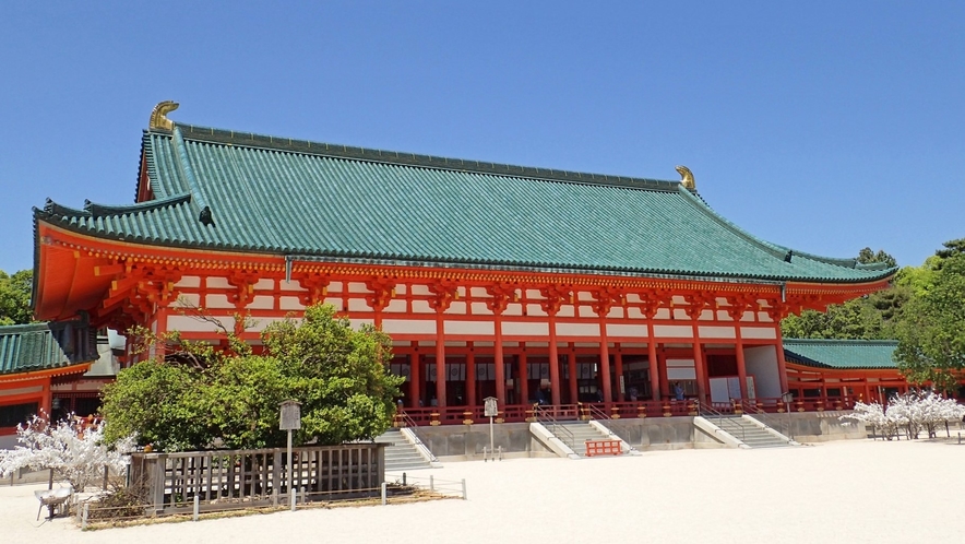 ■平安神宮■朱塗りの社殿が美しく、平安京の雅な雰囲気を今に伝えています。