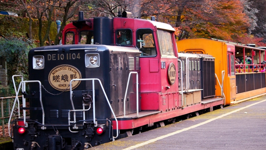 ■嵯峨野トロッコ列車■新緑や紅葉など嵯峨野の四季折々の風情を楽めます。