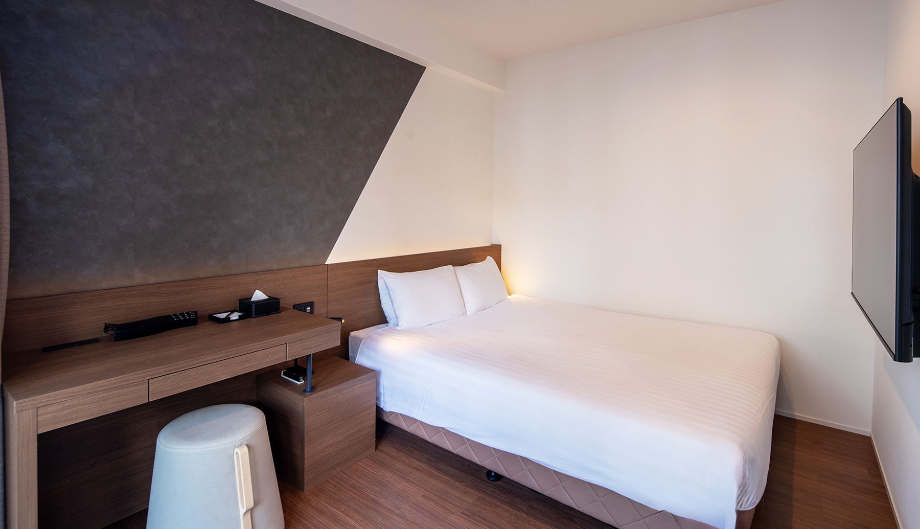 最上階デラックスダブル ＆ 30平米バルコニー■North■