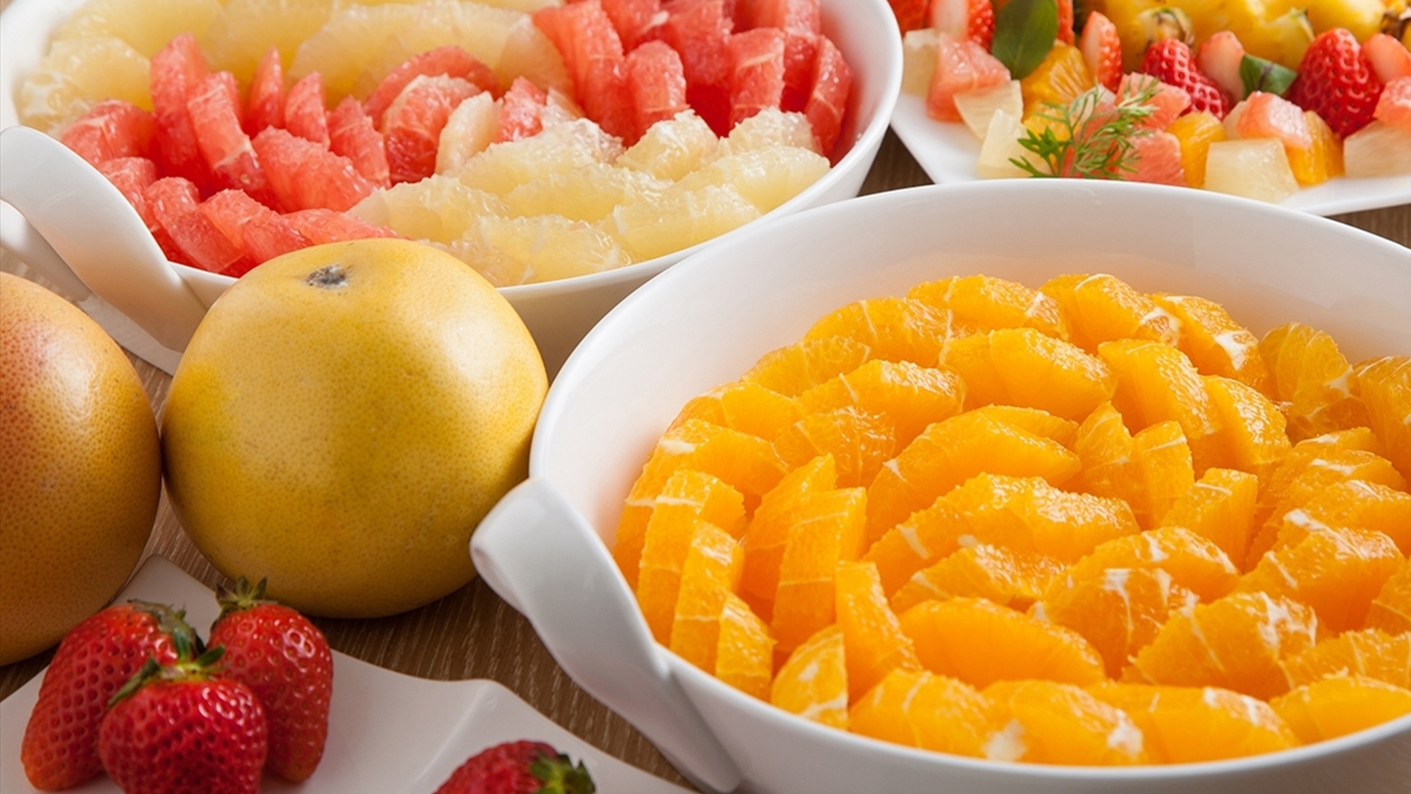 □朝食□フレッシュフルーツもたっぷりご用意。食べやすいサイズにカットしています。