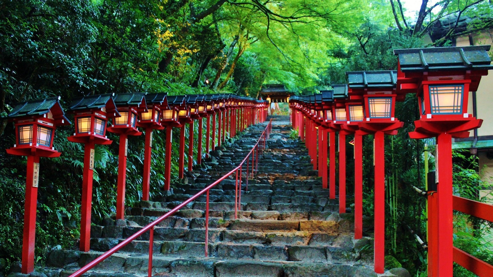 ■貴船神社■水の神様を祀る神社。「縁結び」のパワースポットとして女性に人気のスポットです。