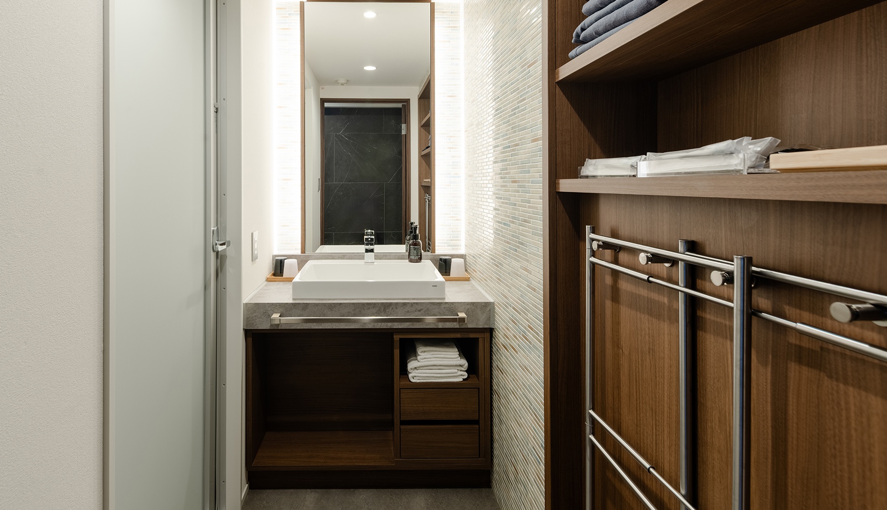 最上階デラックスダブル ＆ 30平米バルコニー■North■