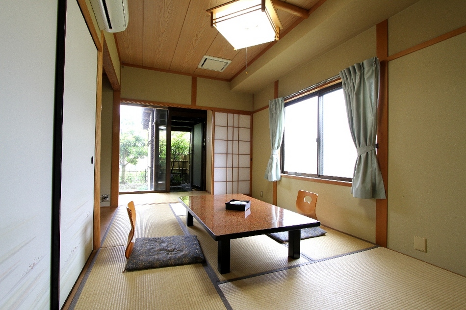 8-tatami room with open-air bath
