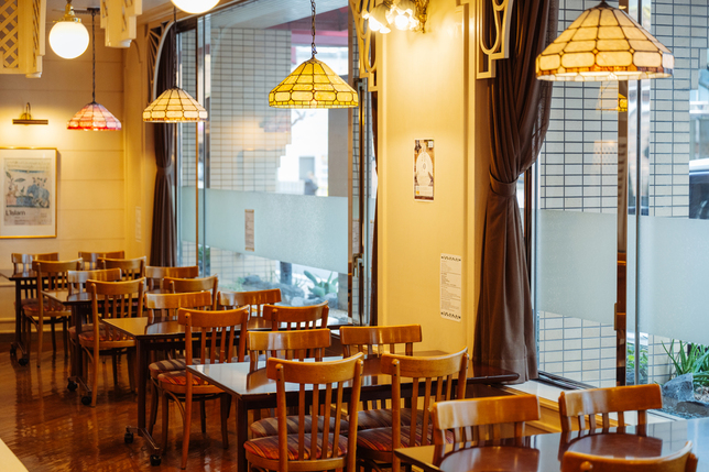 レトロでおしゃれな朝食会場