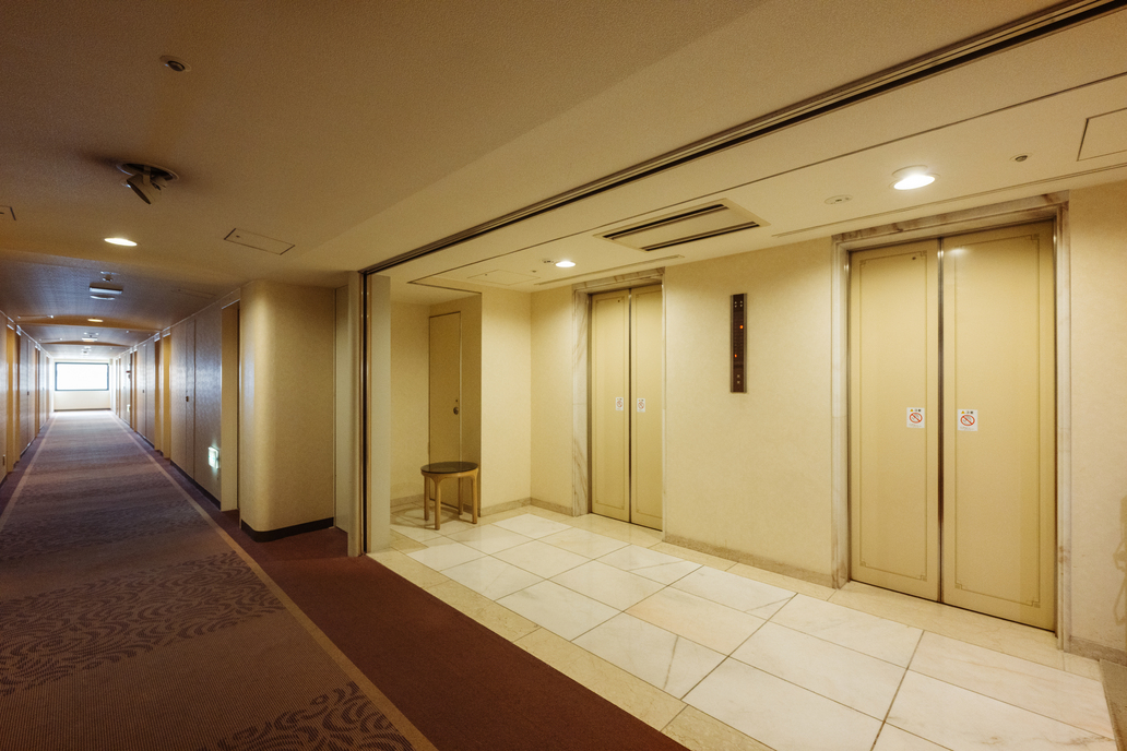 各フロア　エレベーター前