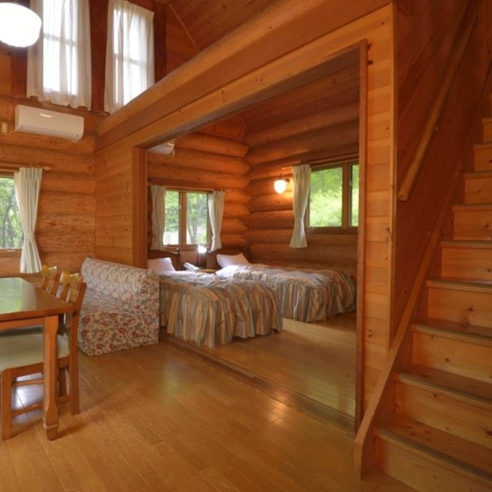 木の温もり溢れるカナダ産ログハウス