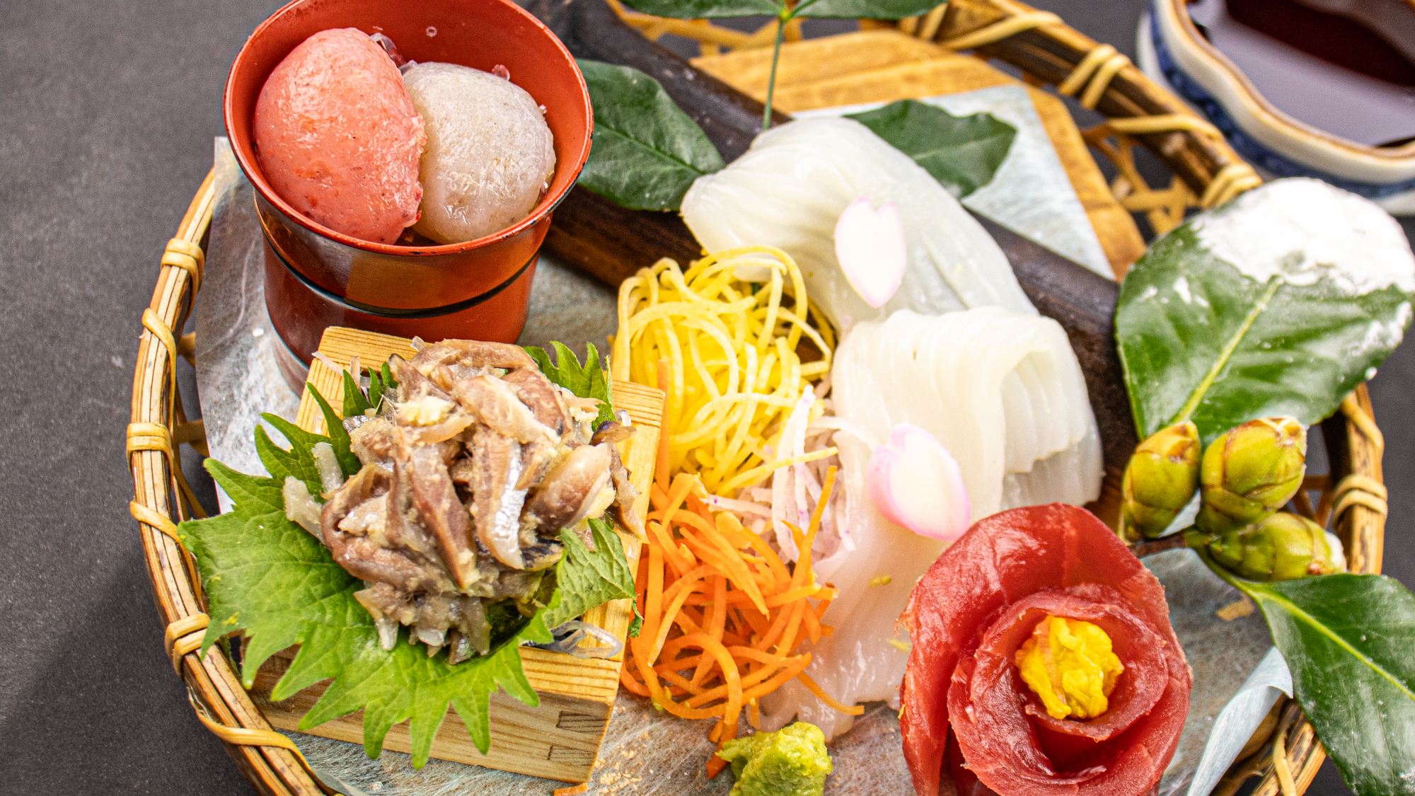 鮪・烏賊・玉こんにゃくの他、鰯もお刺身でご賞味♪