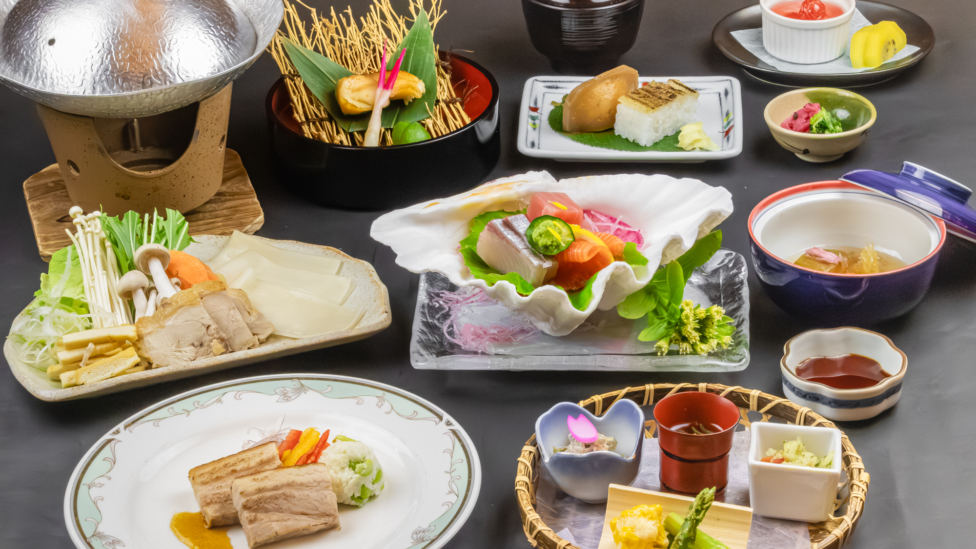 《2025年5月6月お献立Aの一例》料理長自ら厳選した旬の食材をふんだんに使用しております