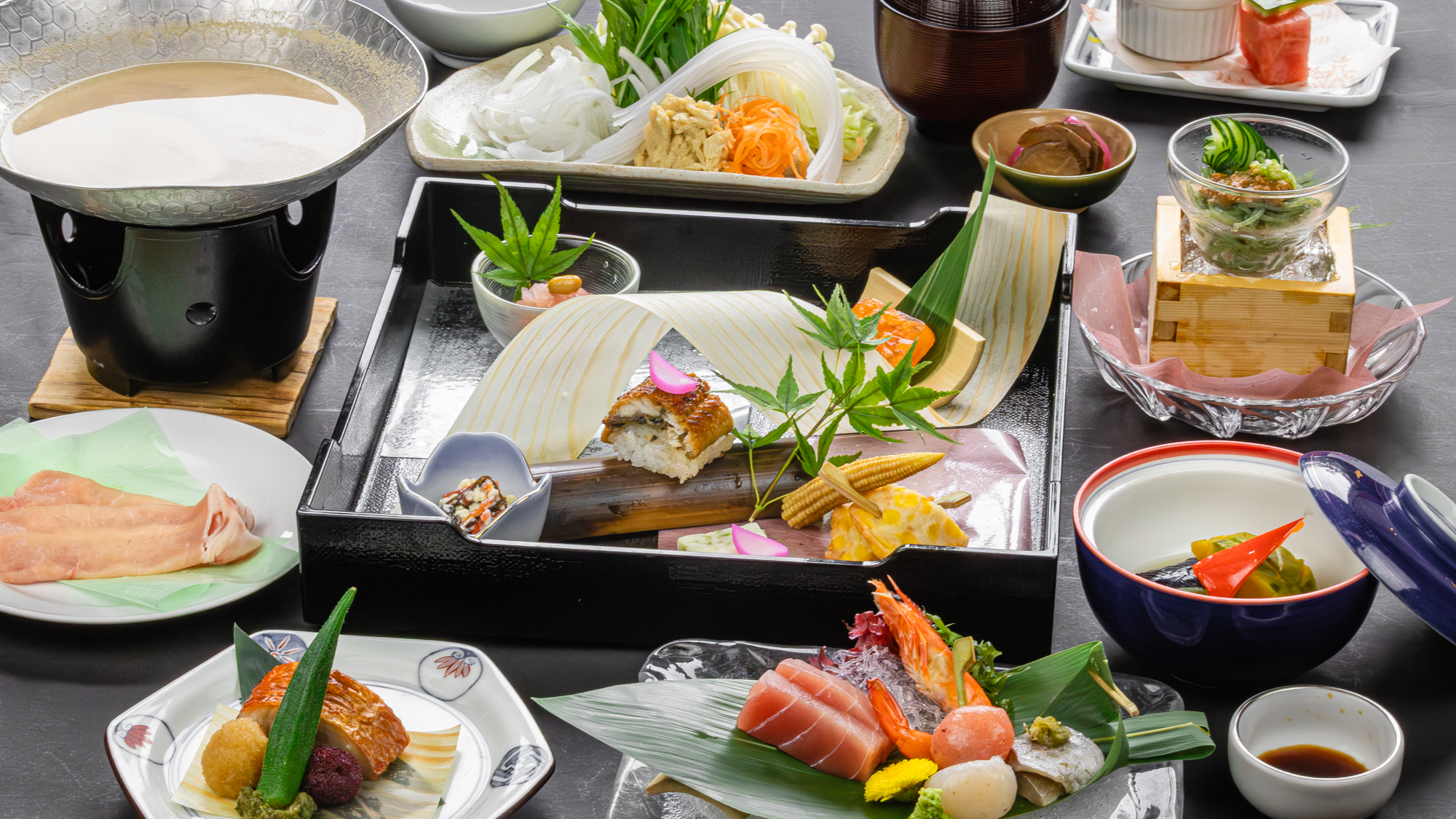 料理長自ら厳選した旬の食材をふんだんに使用しております