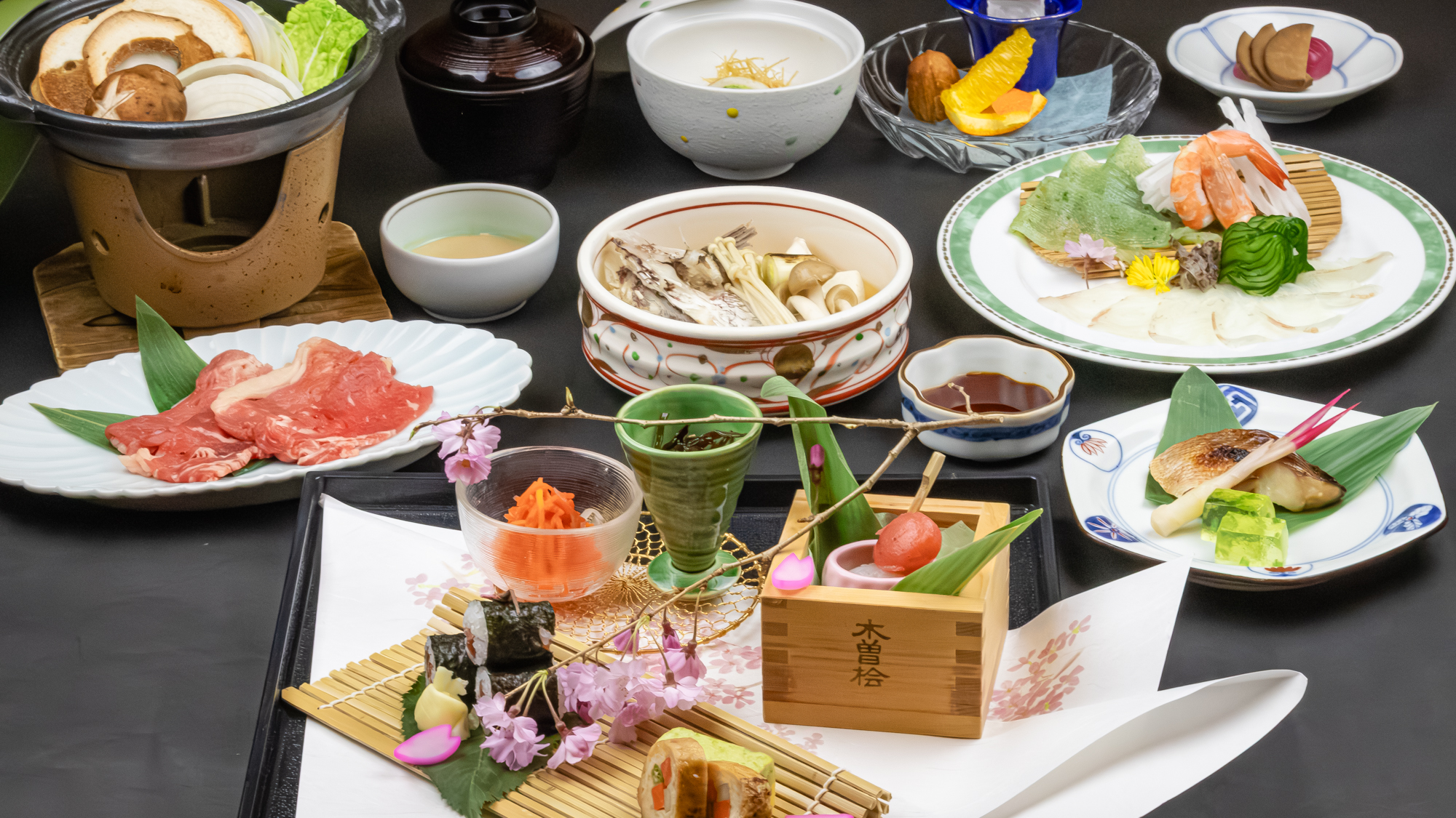 《2025年5月6月お献立Ｂの一例》料理長自ら厳選した旬の食材をふんだんに使用しております