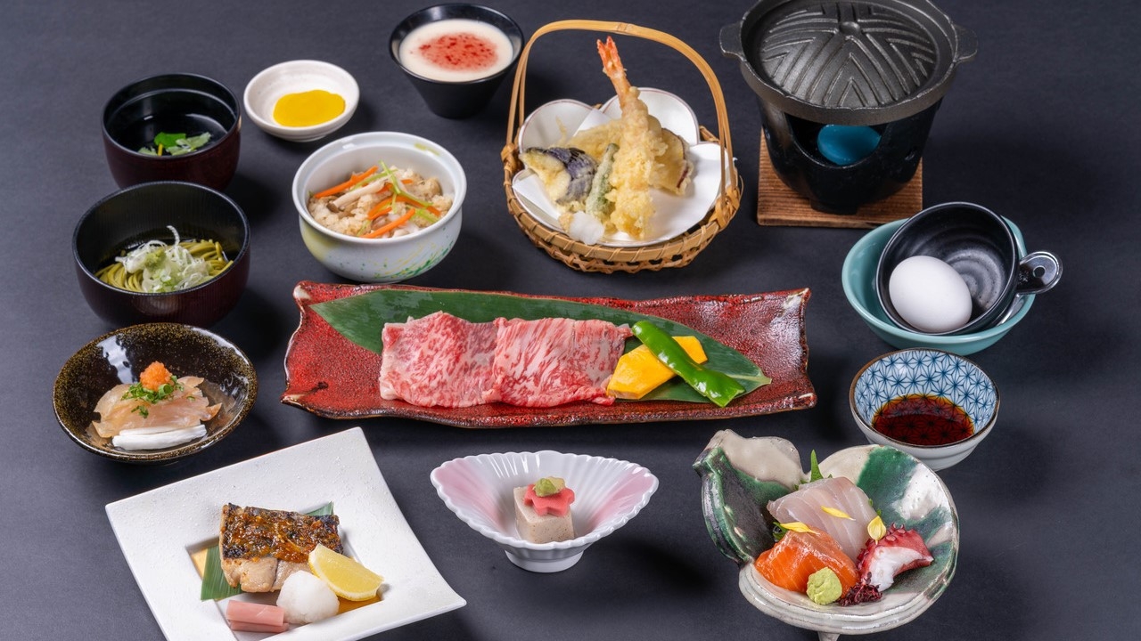 ホテル2食付【夕食は料理長自慢の季節会席コース飲み放題付プラン】
