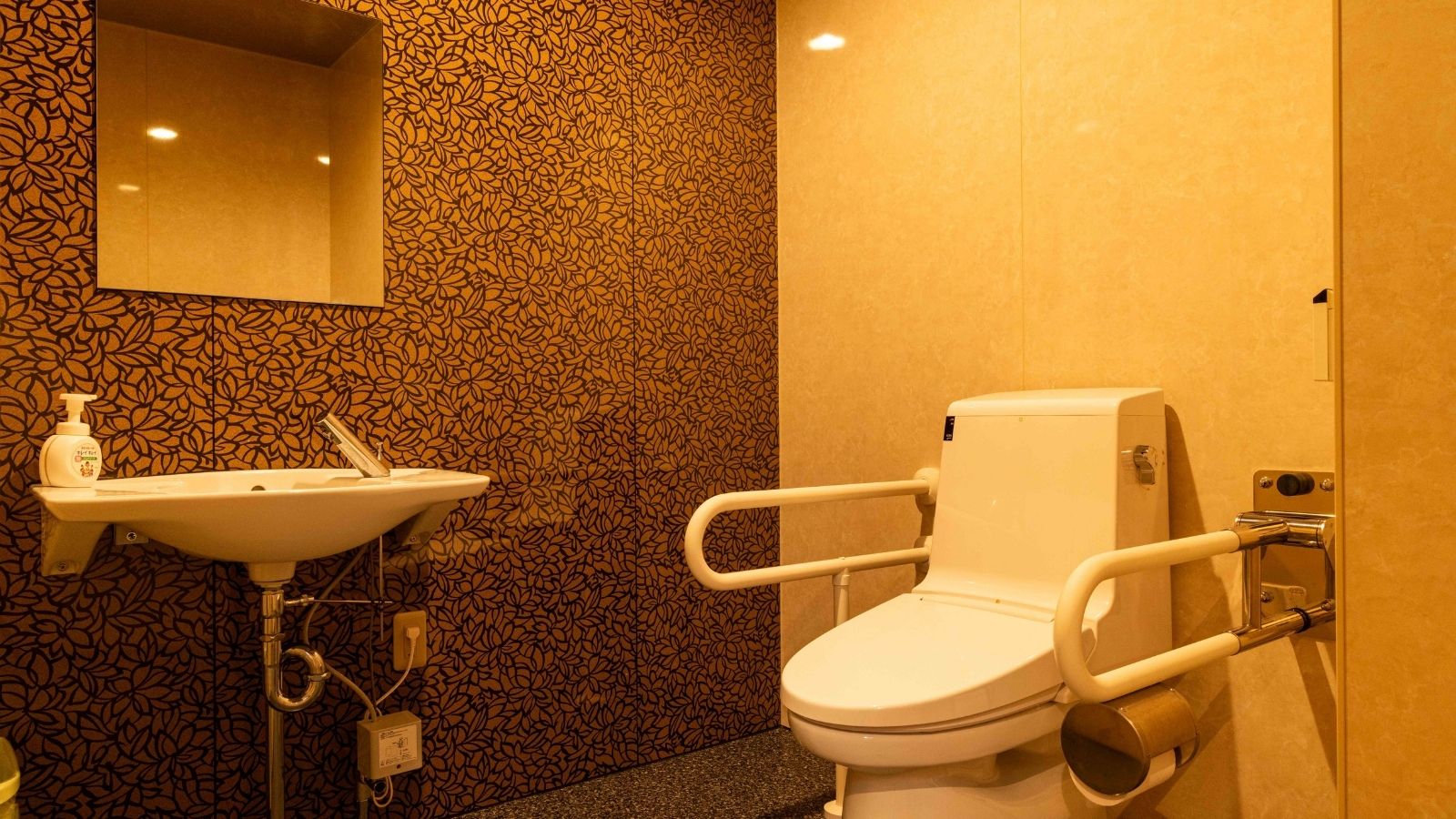 【館内】バリアフリー専用トイレ