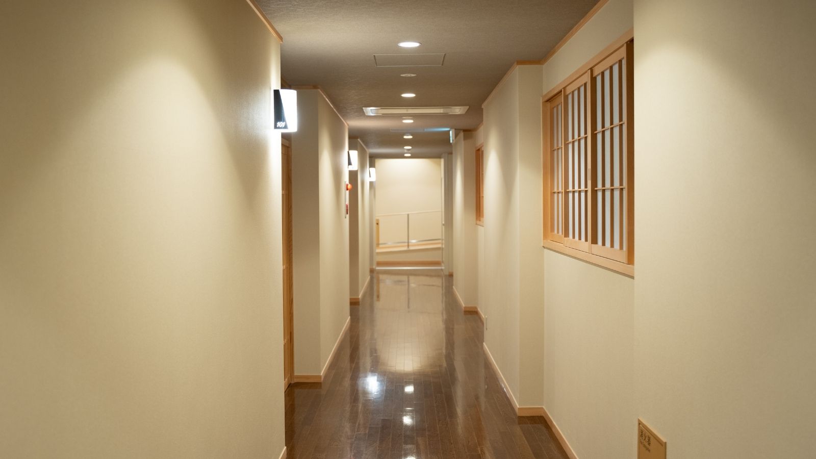 館内