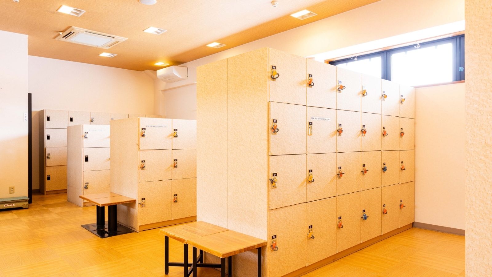 【男湯｜脱衣所】