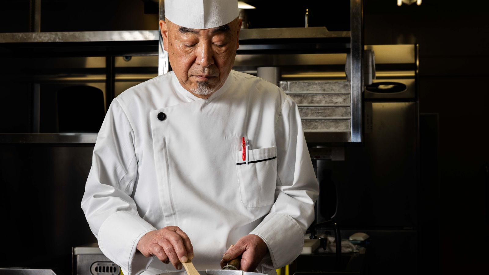 【料理長｜一期一会のおもてなしを心がけております】