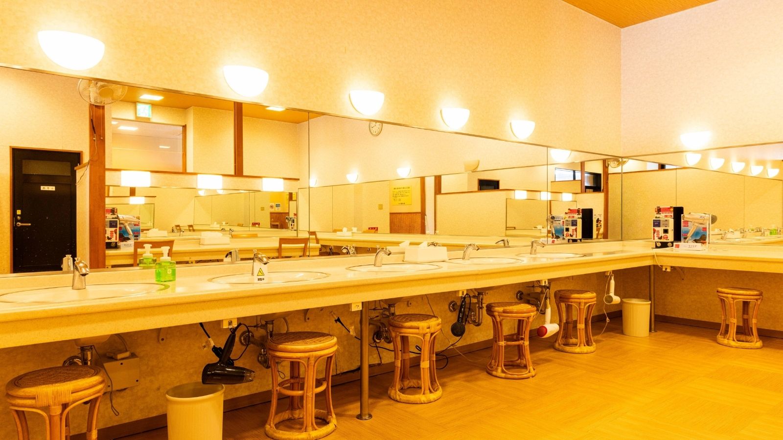 【女湯｜脱衣所】