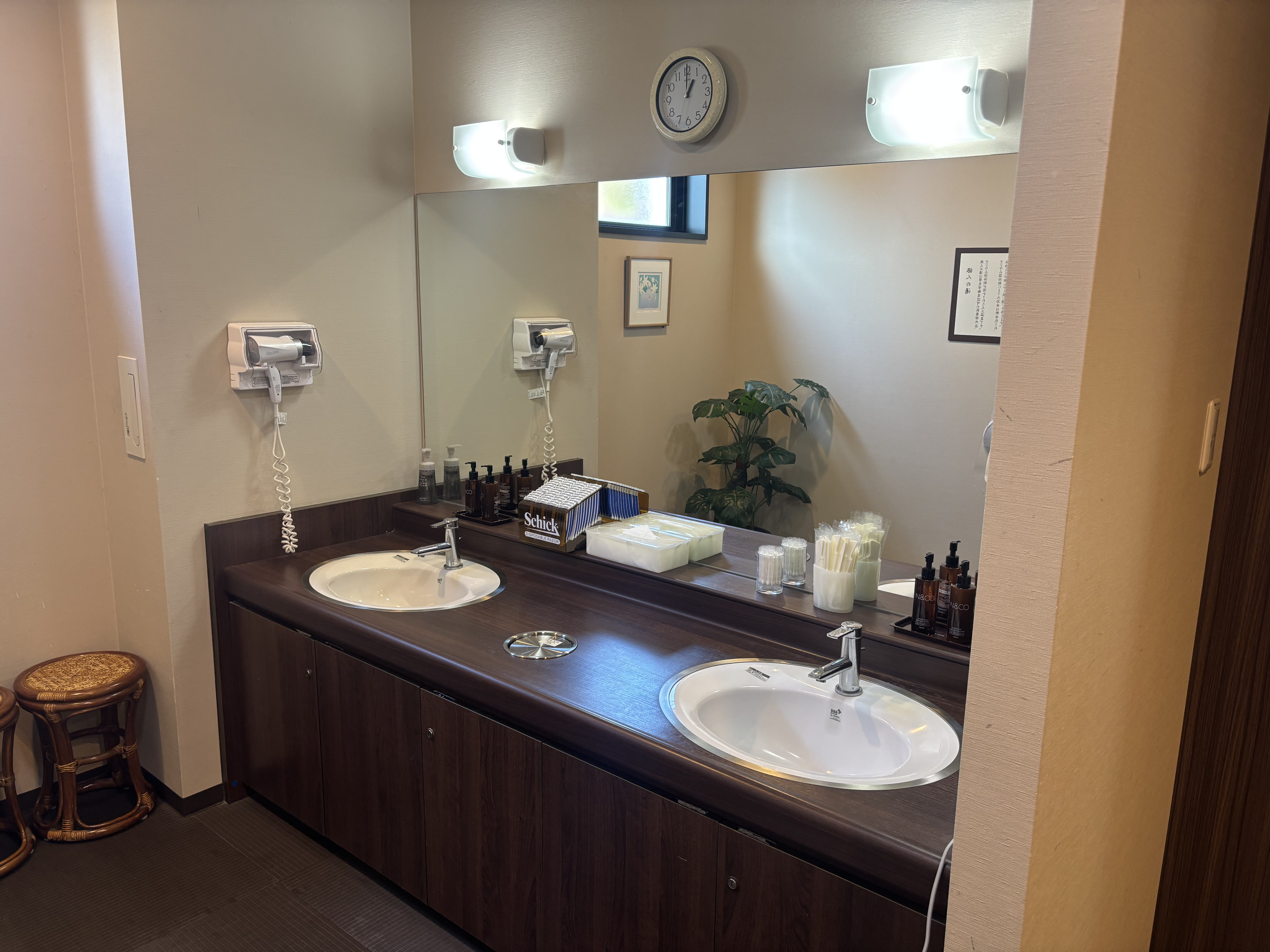 男性大浴所　脱衣所内