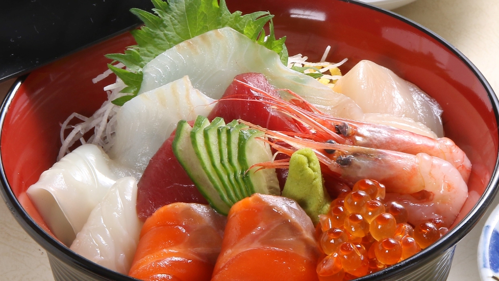 【プラン限定メニュー】朝食も海幸満載の「海鮮丼」！