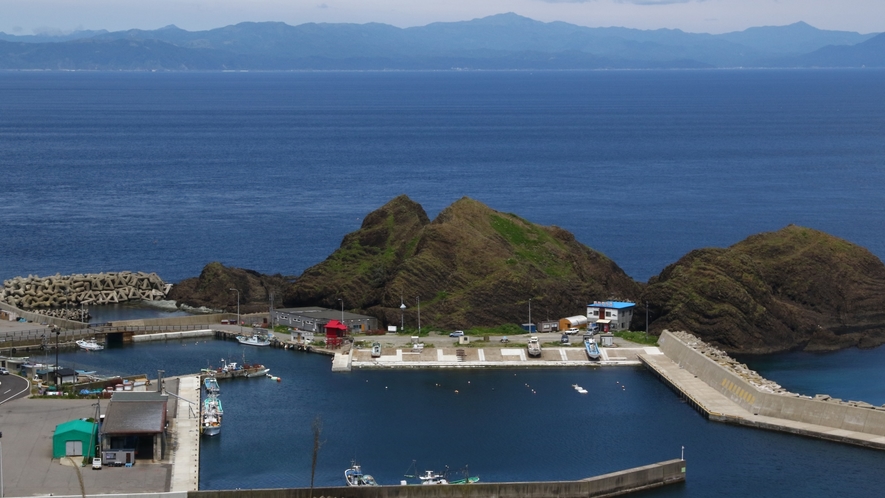 ホテル眼下に望む漁港と北海道
