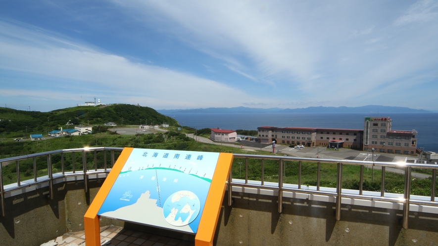 津軽海峡と道南の山並み