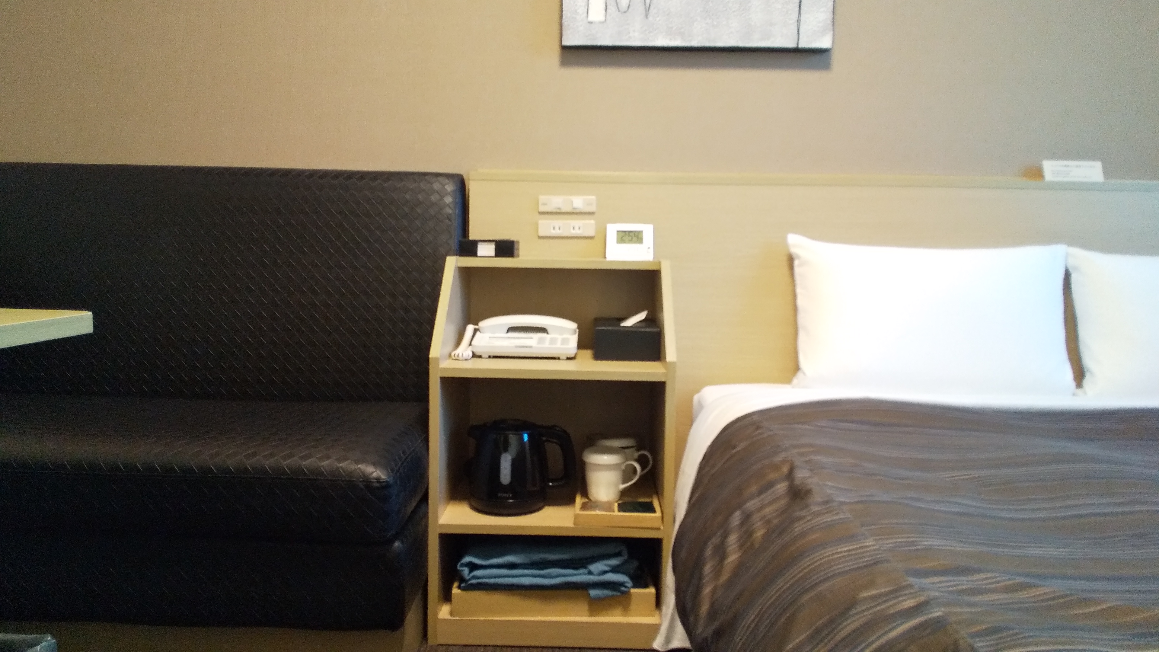 スタンダードダブル　ベッドサイド