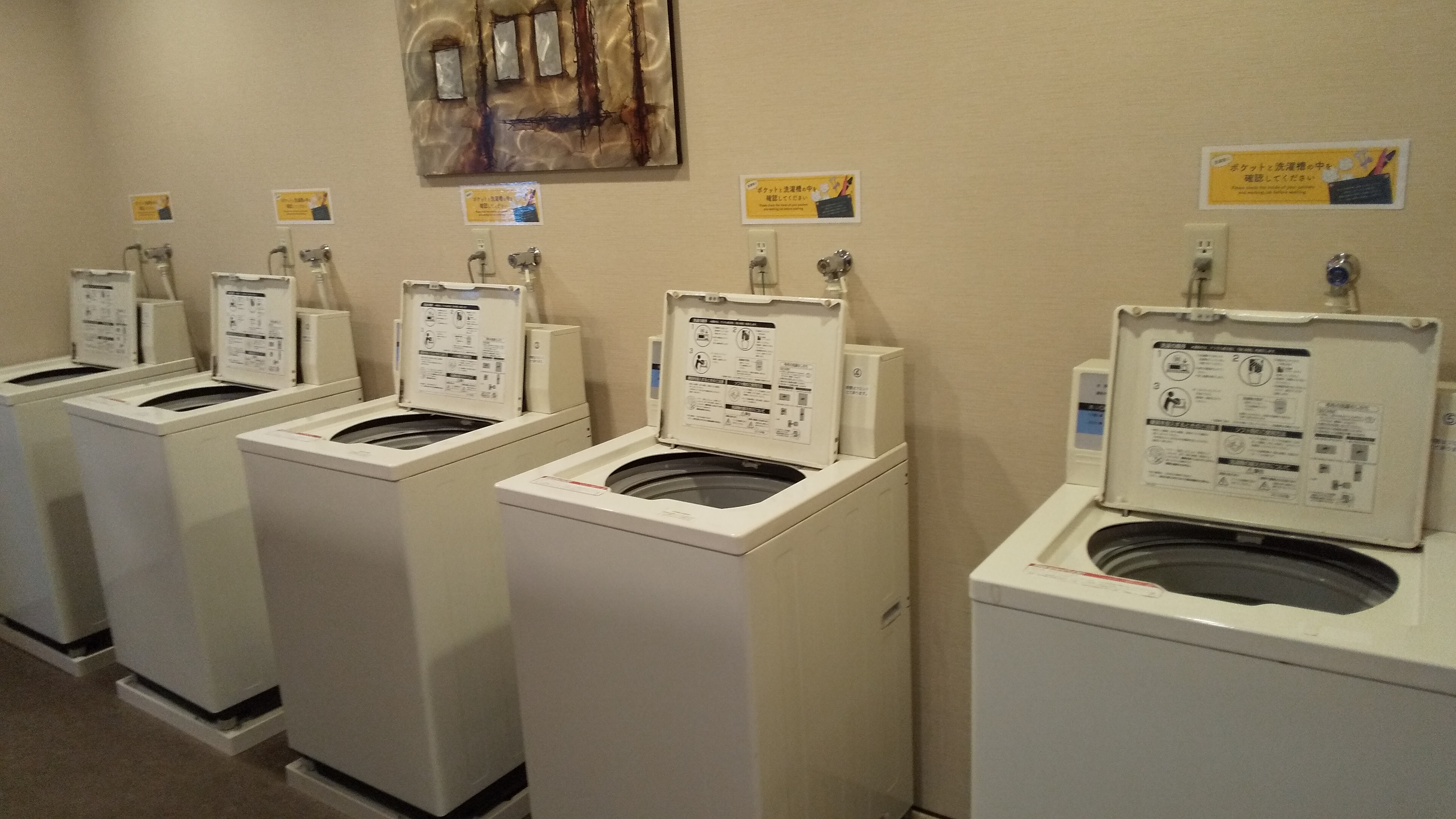 1F ランドリーコーナー　洗濯機5台
