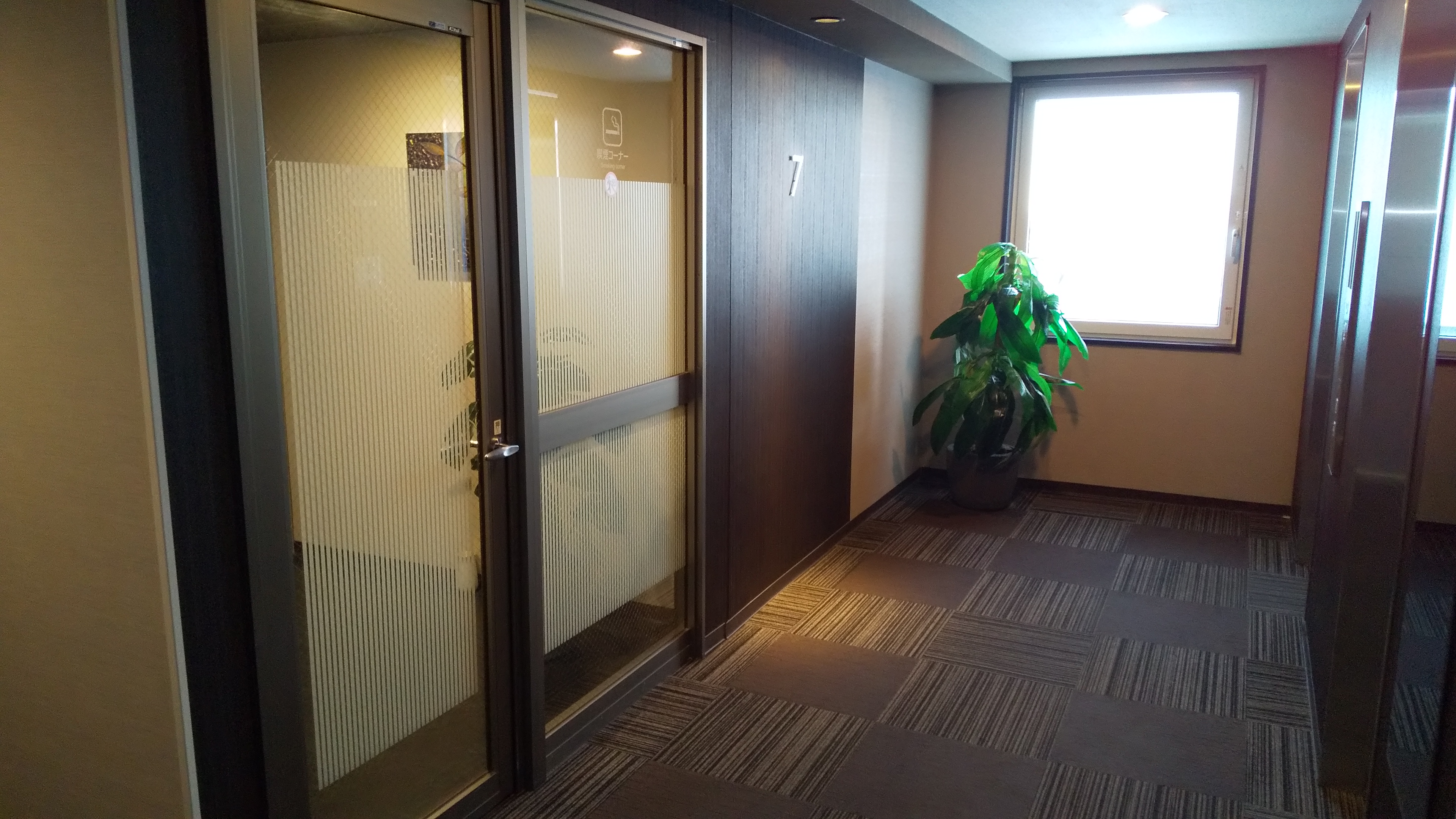 喫煙所　外観　7F