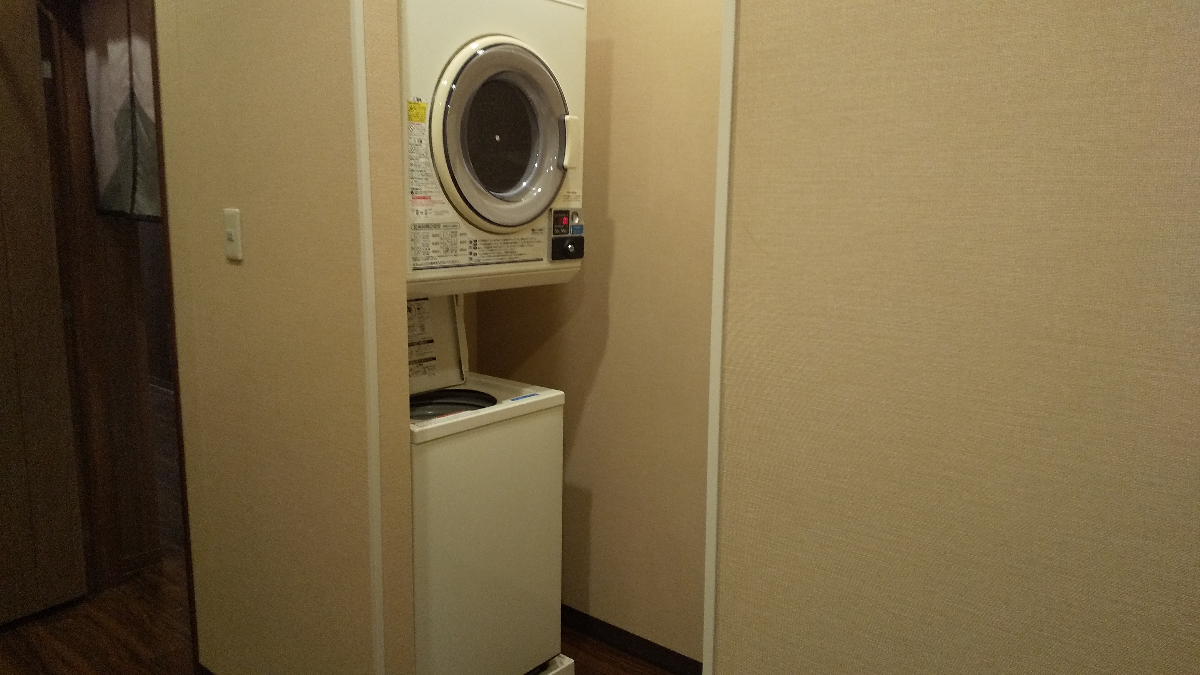 1F 女性大浴場内　洗濯機・乾燥機