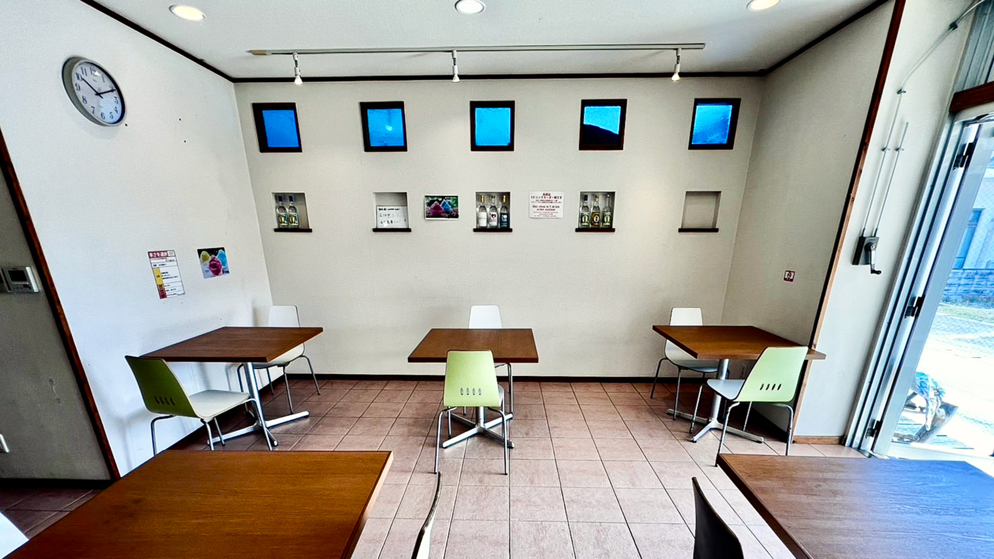 ・【食堂・共同スペース】島人（しまんちゅ）と乾杯！夜はBARに