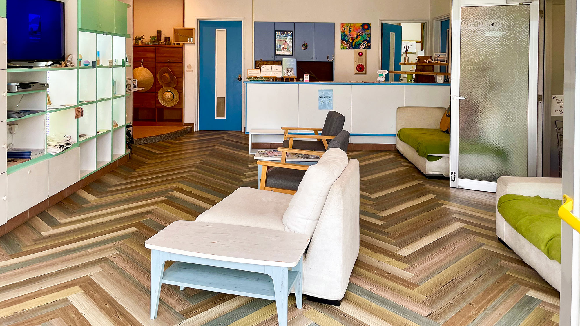 ・【ロビー】旅の始まりはここから。島人（しまんちゅ）がお出迎え