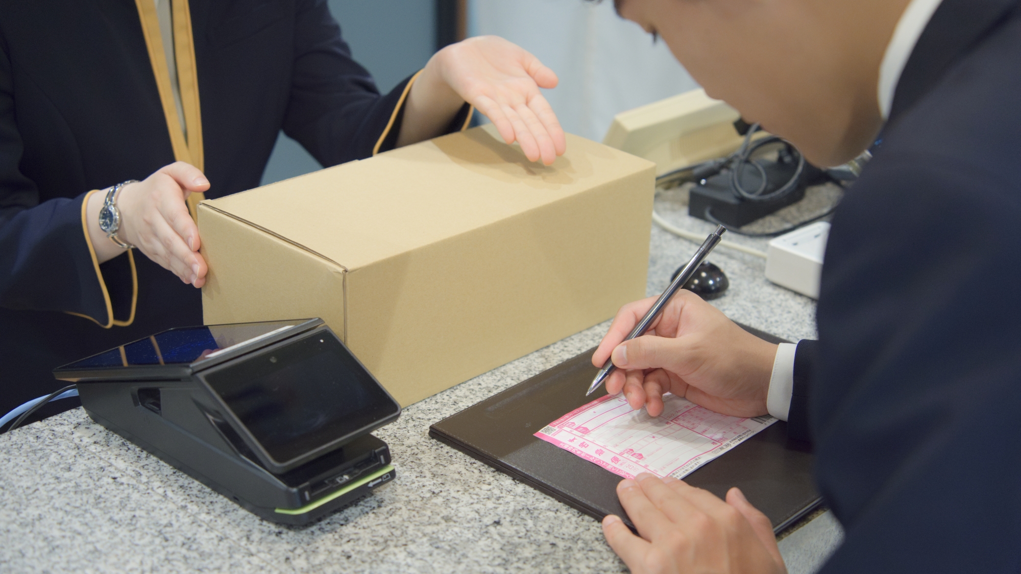 荷物の発送承ります。手ぶらでご出発♪