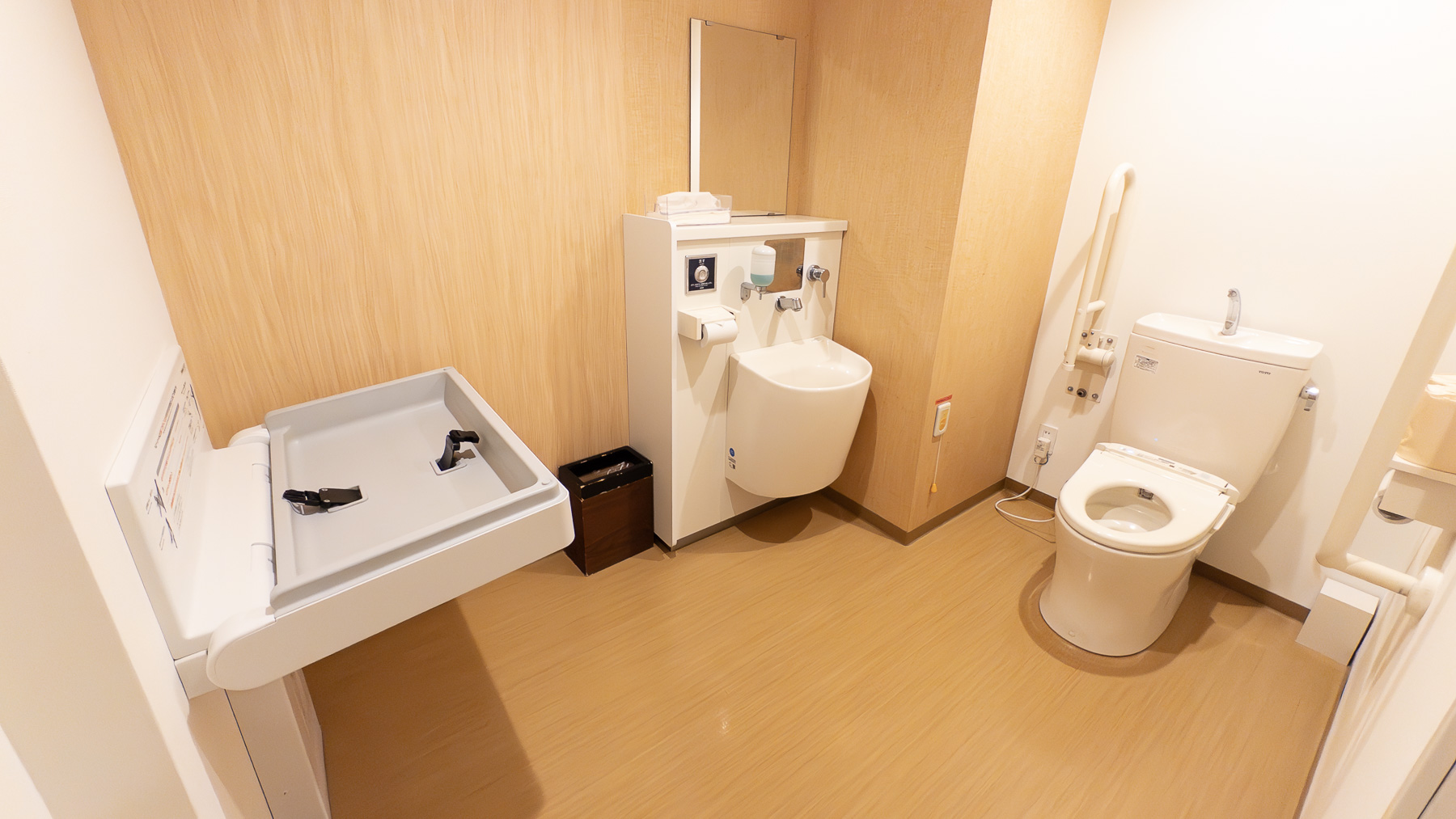 2階共用トイレはバリアフリー仕様です